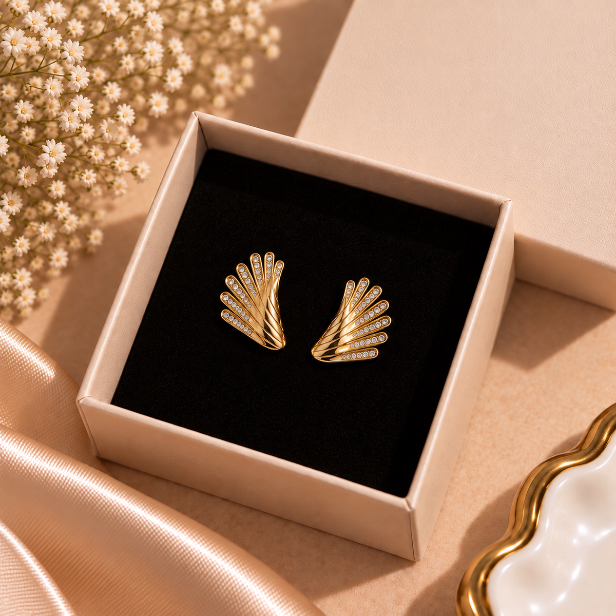 JARSÉA Radiance Fan Stud Earrings